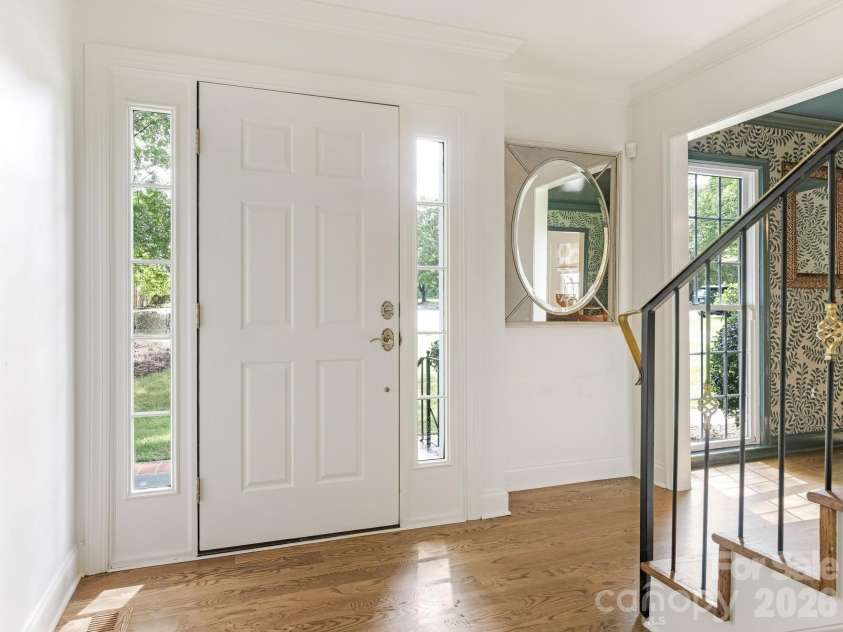 2901 Valencia Terrace, Charlotte, NC 28211.  MLS# CAR4394269, YatesRealty ID 31836. 