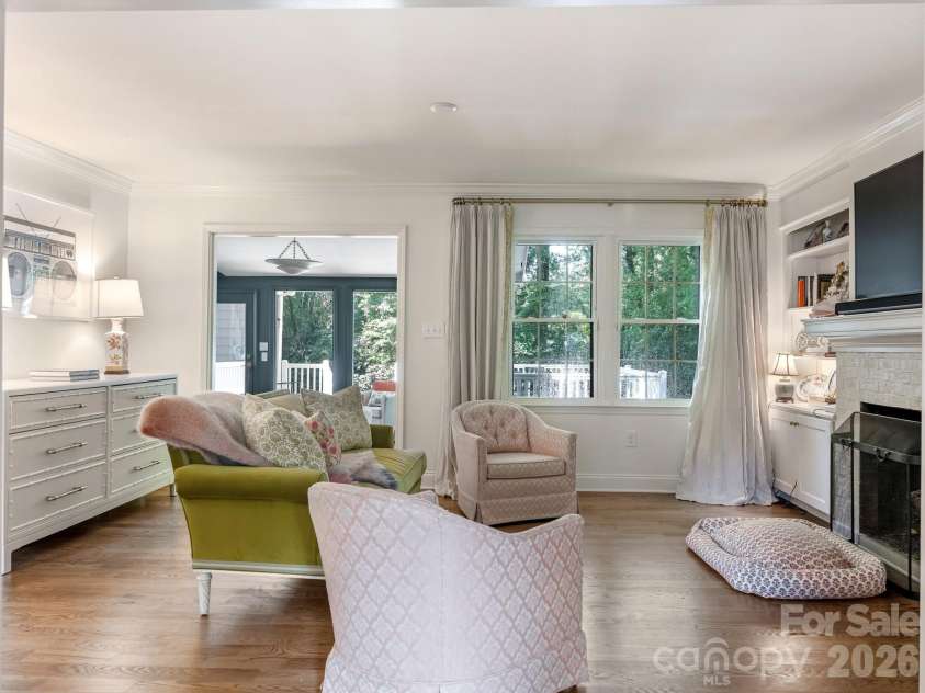 2901 Valencia Terrace, Charlotte, NC 28211.  MLS# CAR4394269, YatesRealty ID 31836. 