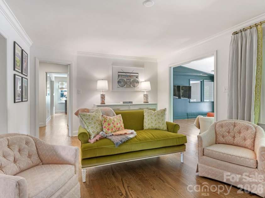 2901 Valencia Terrace, Charlotte, NC 28211.  MLS# CAR4394269, YatesRealty ID 31836. 