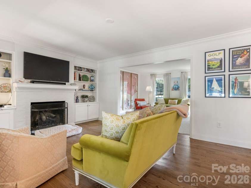 2901 Valencia Terrace, Charlotte, NC 28211.  MLS# CAR4394269, YatesRealty ID 31836. 