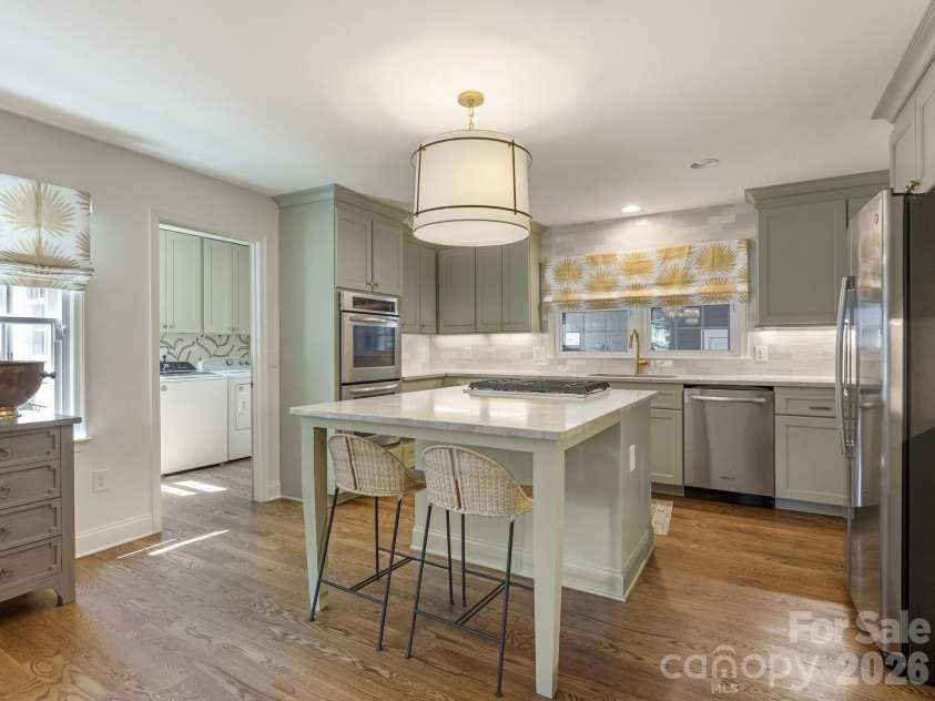 2901 Valencia Terrace, Charlotte, NC 28211.  MLS# CAR4394269, YatesRealty ID 31836. 