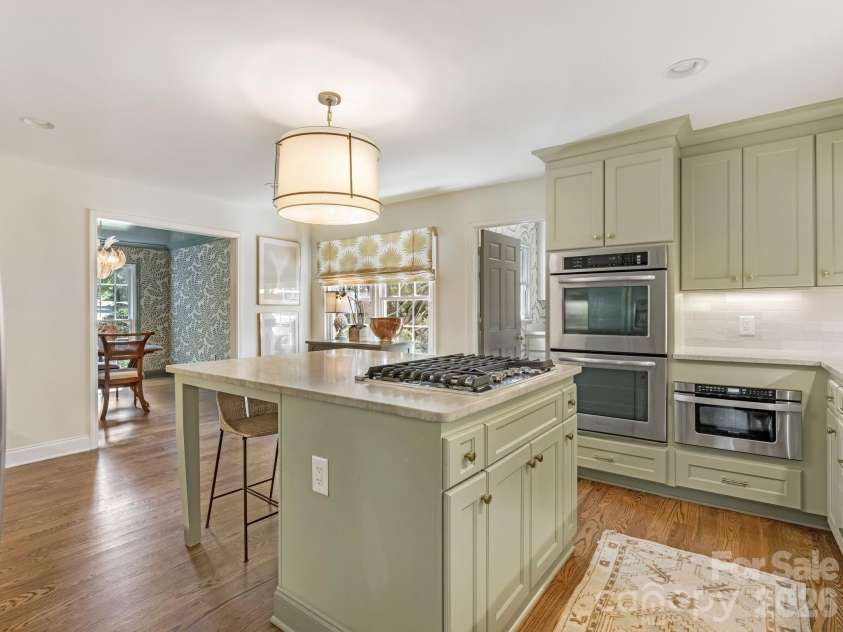 2901 Valencia Terrace, Charlotte, NC 28211.  MLS# CAR4394269, YatesRealty ID 31836. 