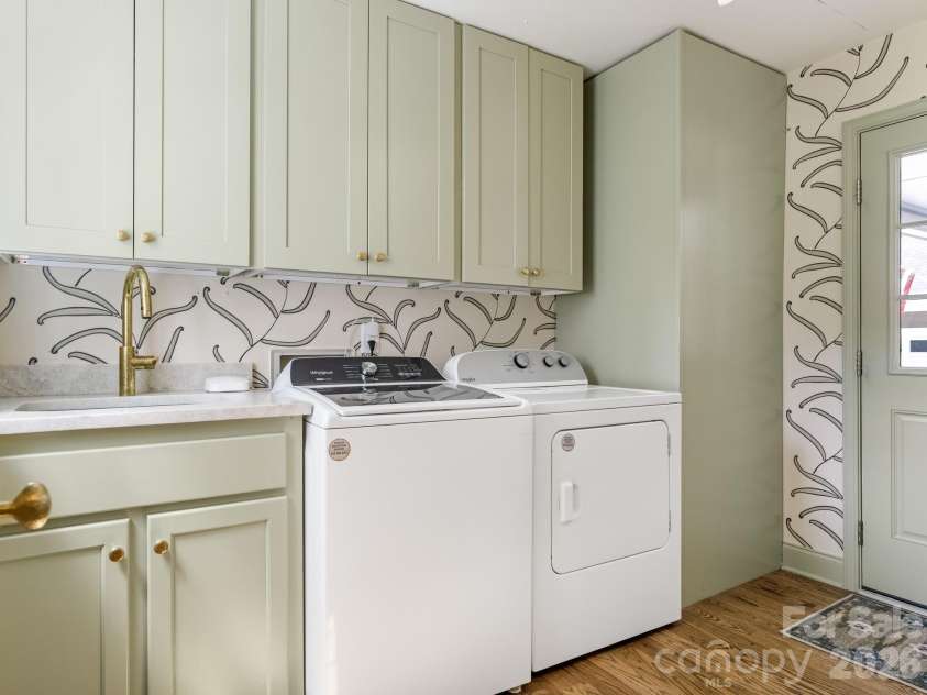 2901 Valencia Terrace, Charlotte, NC 28211.  MLS# CAR4394269, YatesRealty ID 31836. 