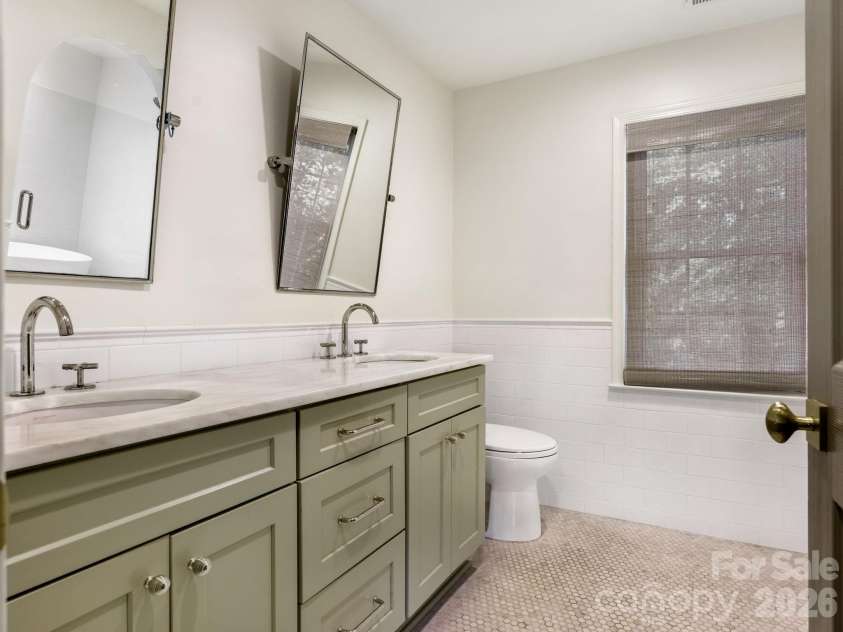 2901 Valencia Terrace, Charlotte, NC 28211.  MLS# CAR4394269, YatesRealty ID 31836. 
