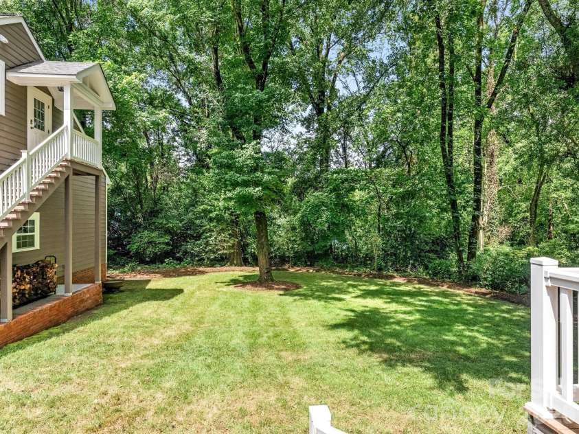 2901 Valencia Terrace, Charlotte, NC 28211.  MLS# CAR4394269, YatesRealty ID 31836. 