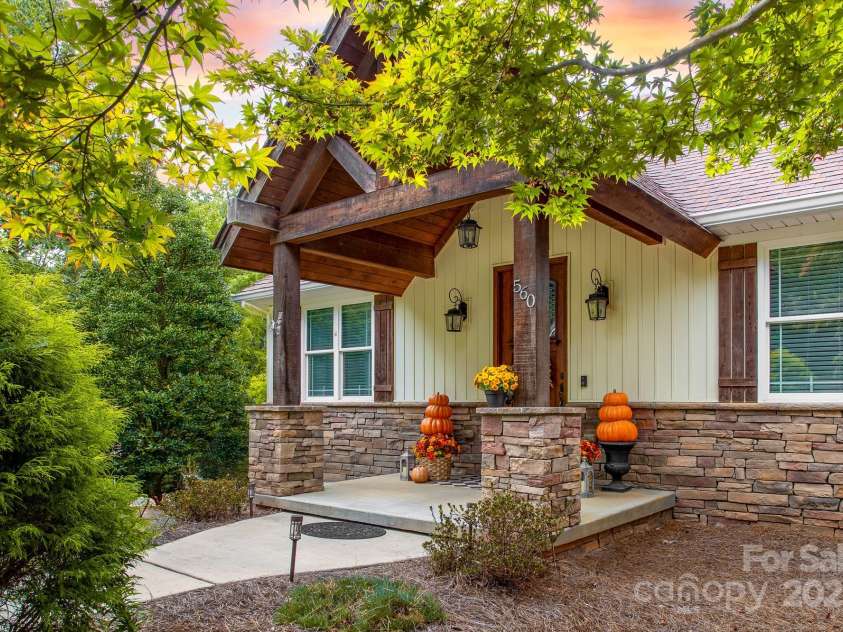 560 Blue Sky Drive, Dallas, NC 28034.  MLS# CAR4262735, YatesRealty ID 31836. A porch straight from the pumpkin patch