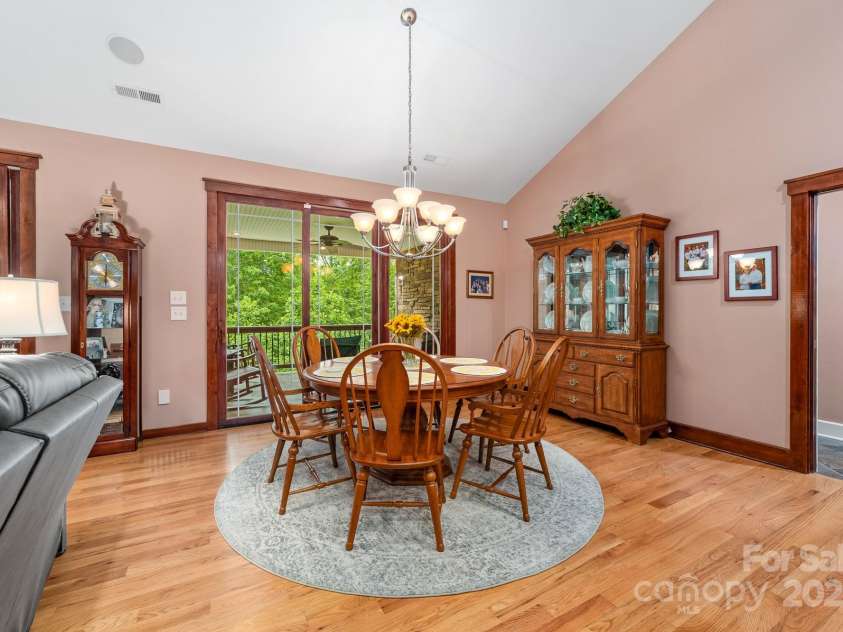 560 Blue Sky Drive, Dallas, NC 28034.  MLS# CAR4262735, YatesRealty ID 31836. Breakfast Area