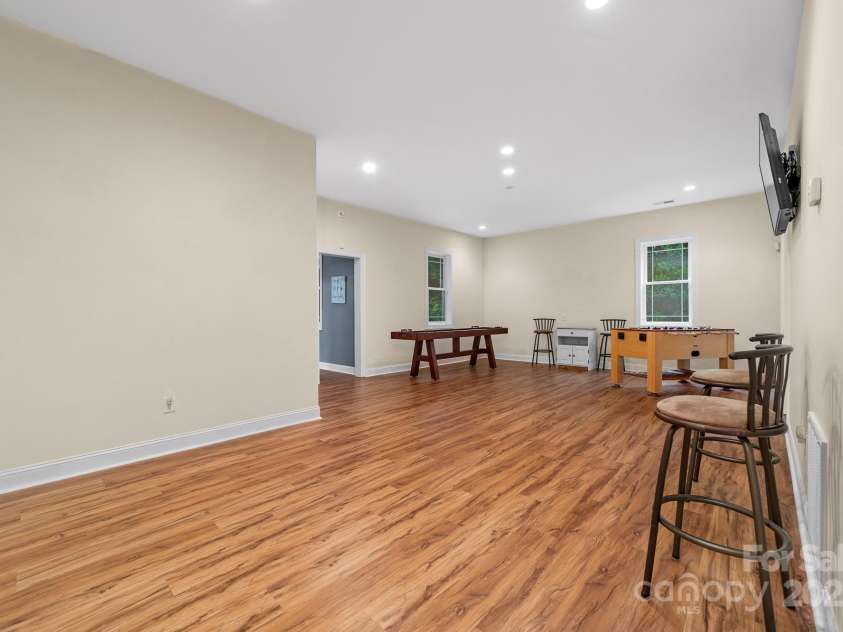 560 Blue Sky Drive, Dallas, NC 28034.  MLS# CAR4262735, YatesRealty ID 31836. Flex Room