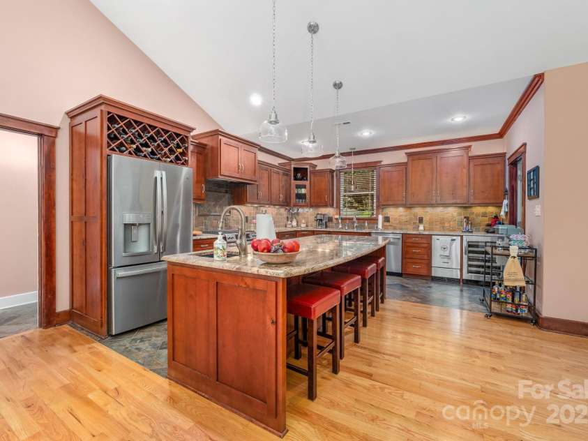 560 Blue Sky Drive, Dallas, NC 28034.  MLS# CAR4262735, YatesRealty ID 31836. Gourmet Eat In Kitchen