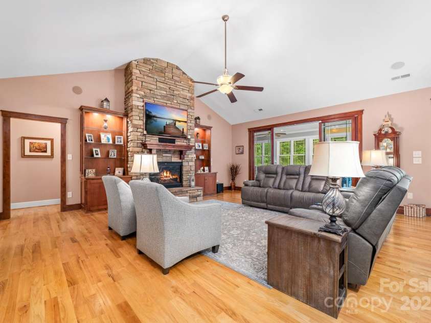 560 Blue Sky Drive, Dallas, NC 28034.  MLS# CAR4262735, YatesRealty ID 31836. Great Room with 5 Channel Speaker System