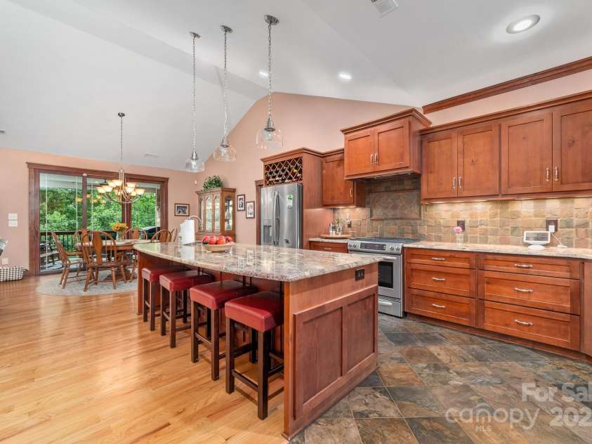 560 Blue Sky Drive, Dallas, NC 28034.  MLS# CAR4262735, YatesRealty ID 31836. Instant Hot Water, Wine Cooler & Built in Ice Machine