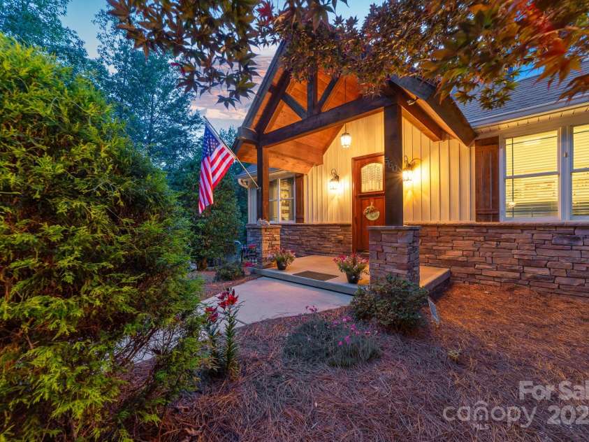 560 Blue Sky Drive, Dallas, NC 28034.  MLS# CAR4262735, YatesRealty ID 31836. Welcoming Front Porch