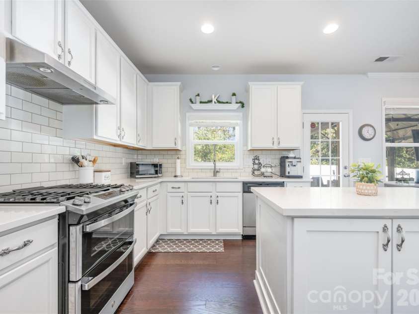 1655 Durant Drive, Rock Hill, SC 29732.  MLS# CAR4314632, YatesRealty ID 31837. Kitchen