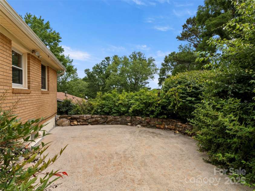 7 Morgan Boulevard, Arden, NC 28704.  MLS# CAR4279442, YatesRealty ID 31837. 