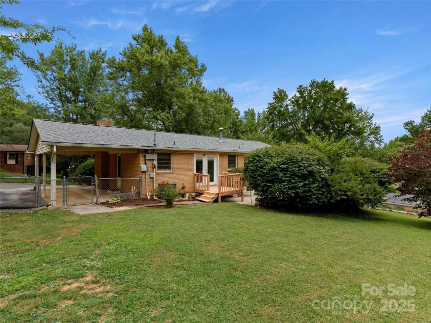 7 Morgan Boulevard, Arden, NC 28704.  MLS# CAR4279442, YatesRealty ID 31837. 
