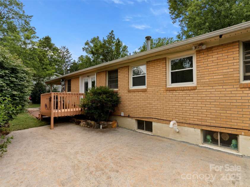 7 Morgan Boulevard, Arden, NC 28704.  MLS# CAR4279442, YatesRealty ID 31837. 