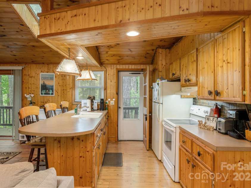 3014 Slick Fisher Road, Lake Toxaway, NC 28747.  MLS# CAR4289982, YatesRealty ID 31838. Kitchen