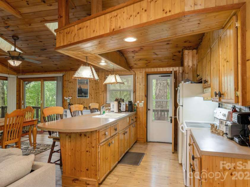 3014 Slick Fisher Road, Lake Toxaway, NC 28747.  MLS# CAR4289982, YatesRealty ID 31838. Lots of Storage