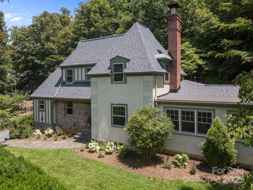 12 Rice Branch Road, Asheville, NC 28804.  MLS# CAR4277334, YatesRealty ID 31839. 