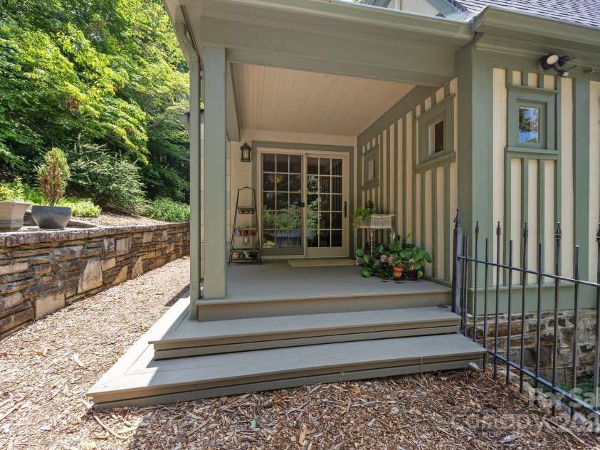 12 Rice Branch Road, Asheville, NC 28804.  MLS# CAR4277334, YatesRealty ID 31839. 