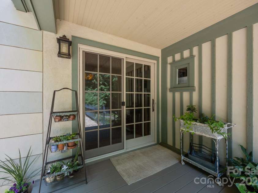 12 Rice Branch Road, Asheville, NC 28804.  MLS# CAR4277334, YatesRealty ID 31839. 