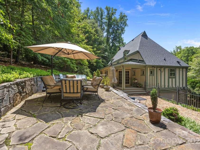 12 Rice Branch Road, Asheville, NC 28804.  MLS# CAR4277334, YatesRealty ID 31839. 