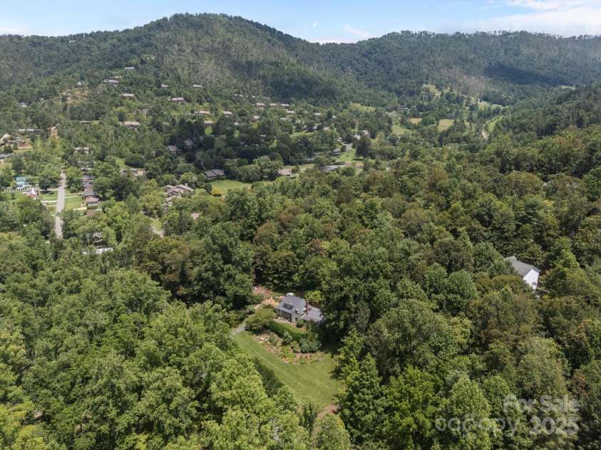 12 Rice Branch Road, Asheville, NC 28804.  MLS# CAR4277334, YatesRealty ID 31839. 