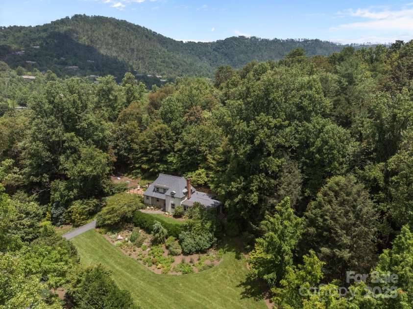 12 Rice Branch Road, Asheville, NC 28804.  MLS# CAR4277334, YatesRealty ID 31839. 