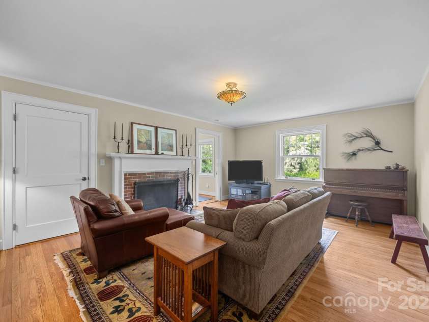 12 Rice Branch Road, Asheville, NC 28804.  MLS# CAR4277334, YatesRealty ID 31839. 