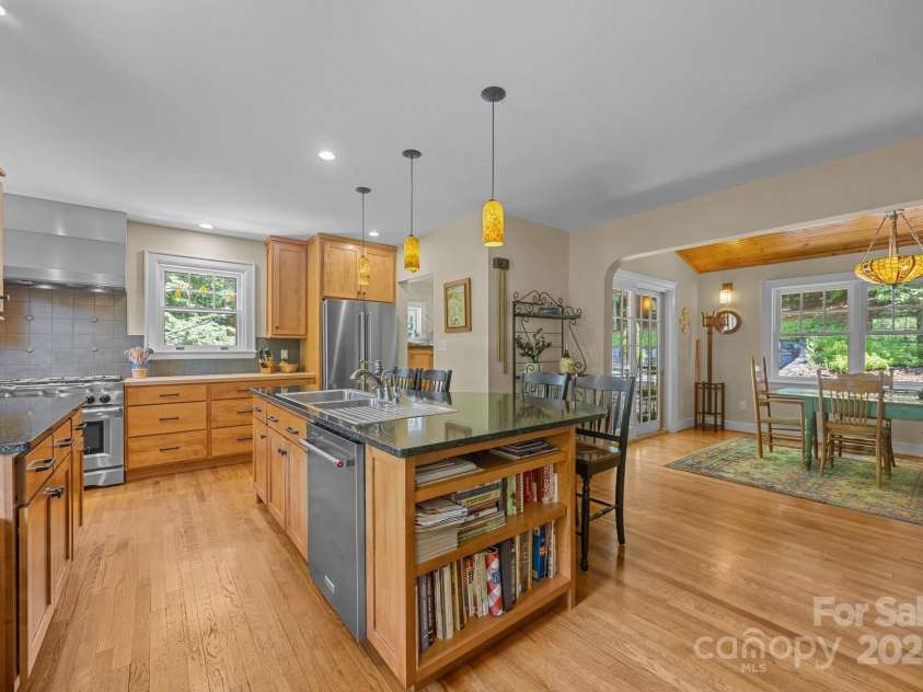 12 Rice Branch Road, Asheville, NC 28804.  MLS# CAR4277334, YatesRealty ID 31839. 