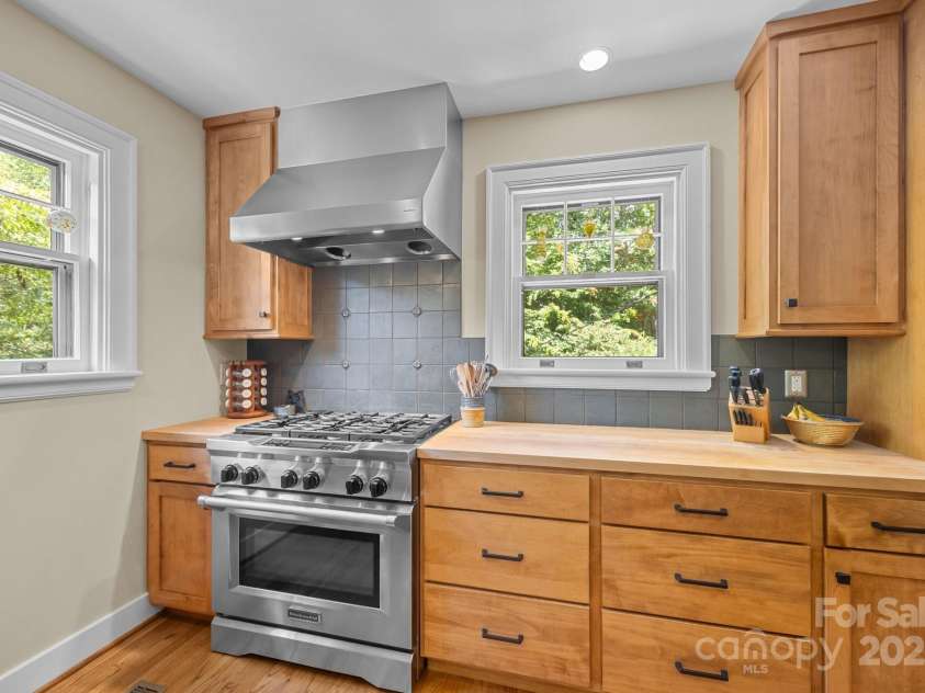 12 Rice Branch Road, Asheville, NC 28804.  MLS# CAR4277334, YatesRealty ID 31839. 