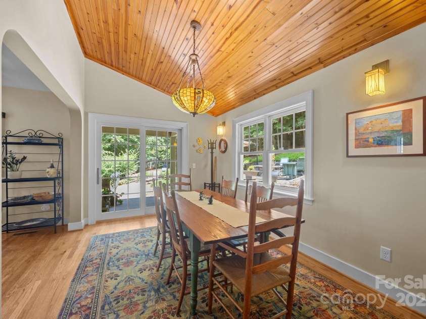 12 Rice Branch Road, Asheville, NC 28804.  MLS# CAR4277334, YatesRealty ID 31839. 