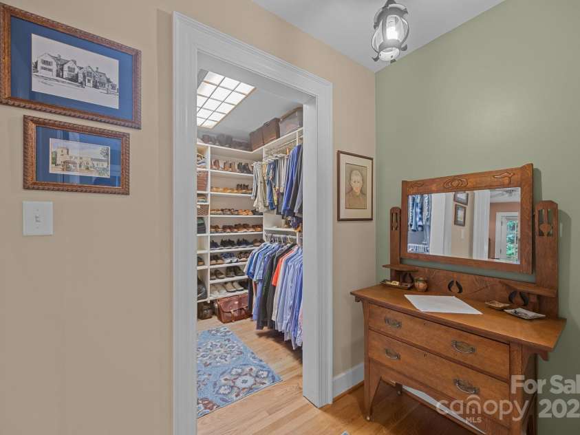 12 Rice Branch Road, Asheville, NC 28804.  MLS# CAR4277334, YatesRealty ID 31839. 