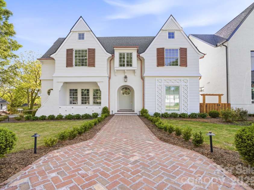 222 Walnut Street, Davidson, NC 28036.  MLS# CAR4370424, YatesRealty ID 31839. 