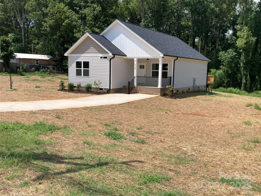 318 Davis Park Road, Gastonia, NC 28052.  MLS# CAR4287400, YatesRealty ID 3184. 