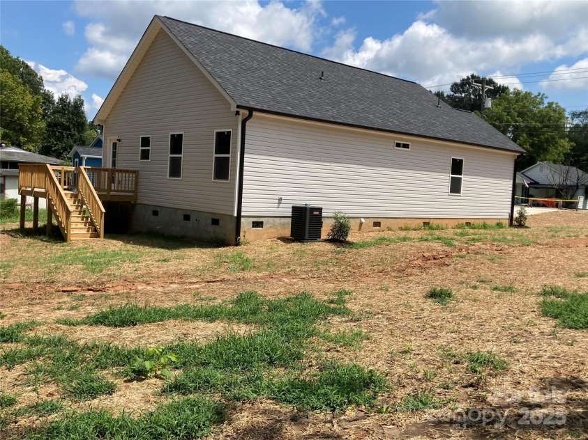 318 Davis Park Road, Gastonia, NC 28052.  MLS# CAR4287400, YatesRealty ID 3184. 