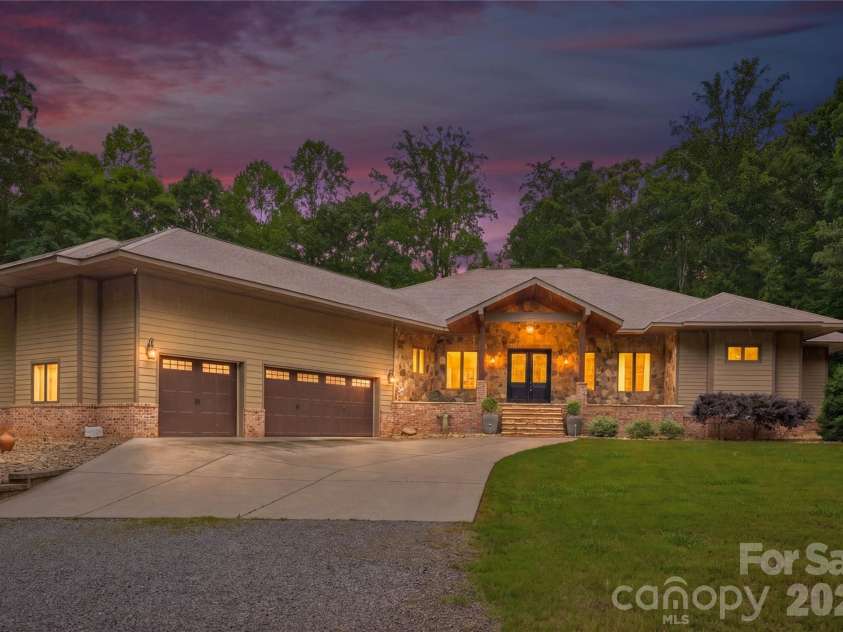 9860 Harvest Lane, Davidson, NC 28036.  MLS# CAR4386863, YatesRealty ID 31840. 