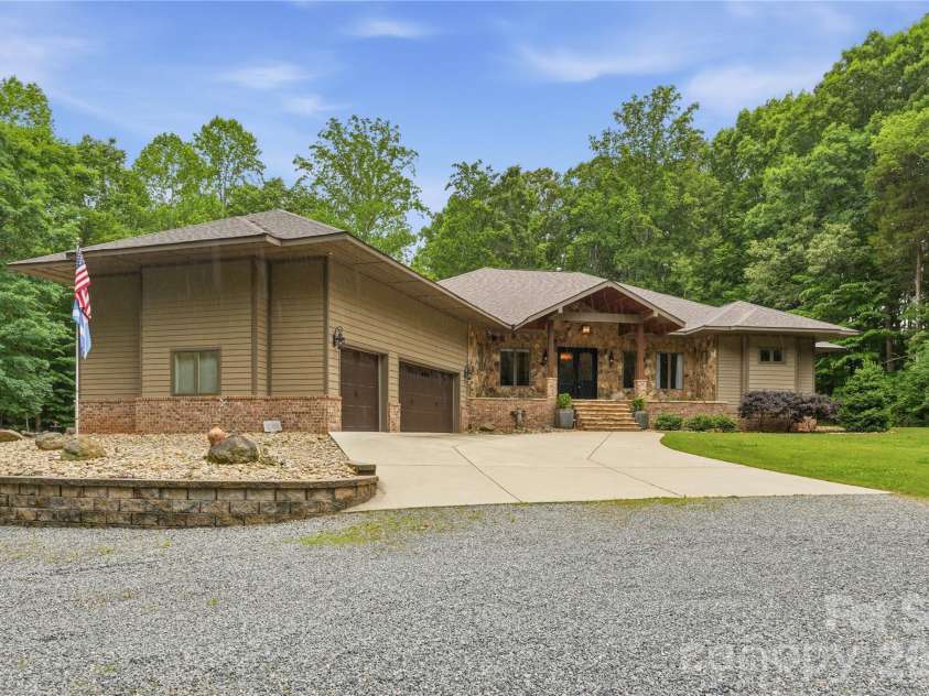 9860 Harvest Lane, Davidson, NC 28036.  MLS# CAR4386863, YatesRealty ID 31840. 