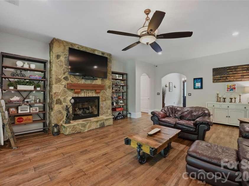 9860 Harvest Lane, Davidson, NC 28036.  MLS# CAR4386863, YatesRealty ID 31840. 