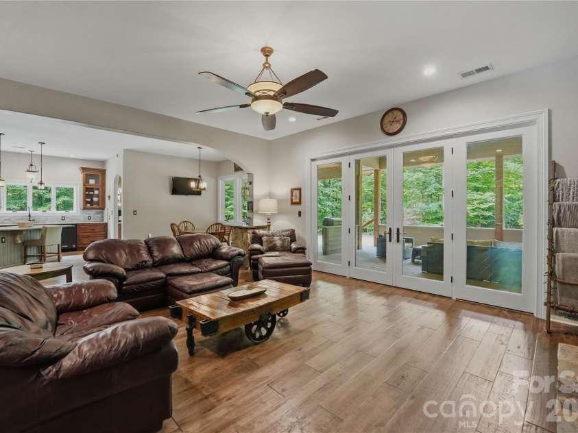 9860 Harvest Lane, Davidson, NC 28036.  MLS# CAR4386863, YatesRealty ID 31840. 