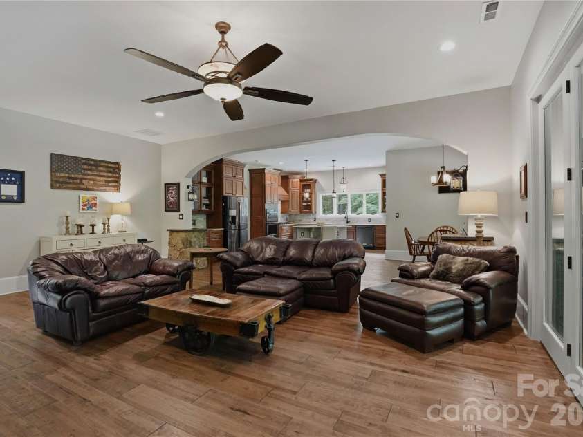 9860 Harvest Lane, Davidson, NC 28036.  MLS# CAR4386863, YatesRealty ID 31840. 