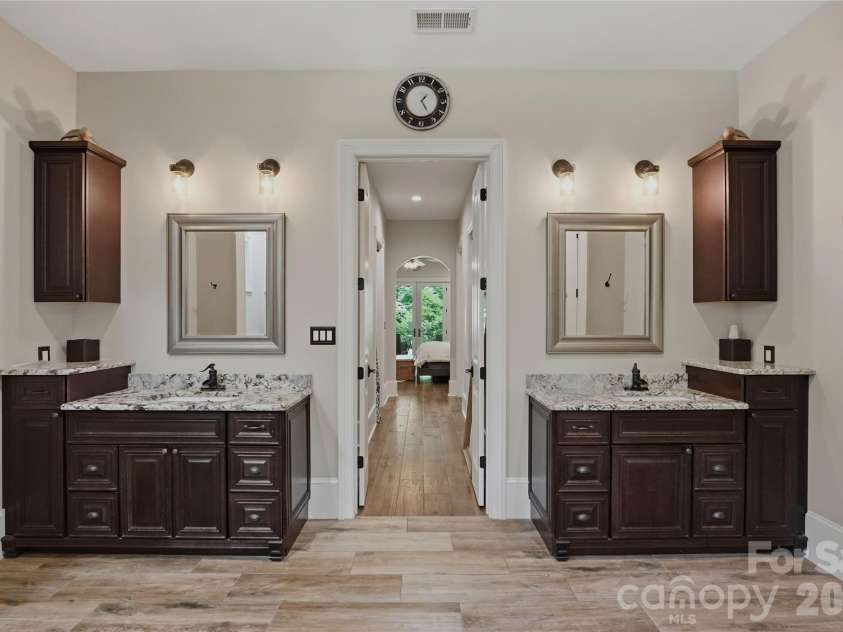 9860 Harvest Lane, Davidson, NC 28036.  MLS# CAR4386863, YatesRealty ID 31840. 