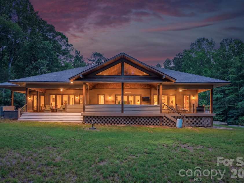 9860 Harvest Lane, Davidson, NC 28036.  MLS# CAR4386863, YatesRealty ID 31840. 