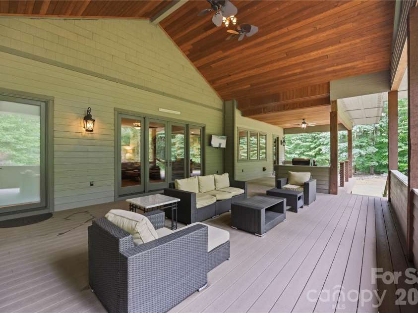 9860 Harvest Lane, Davidson, NC 28036.  MLS# CAR4386863, YatesRealty ID 31840. 