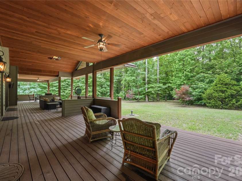 9860 Harvest Lane, Davidson, NC 28036.  MLS# CAR4386863, YatesRealty ID 31840. 