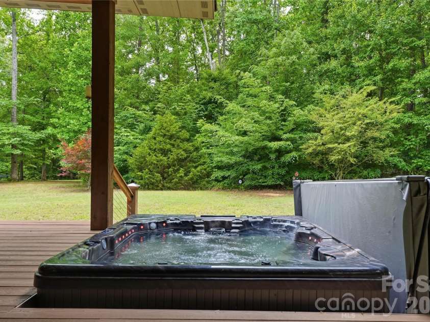 9860 Harvest Lane, Davidson, NC 28036.  MLS# CAR4386863, YatesRealty ID 31840. 