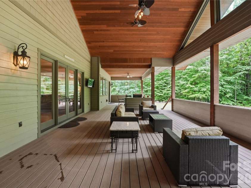 9860 Harvest Lane, Davidson, NC 28036.  MLS# CAR4386863, YatesRealty ID 31840. 