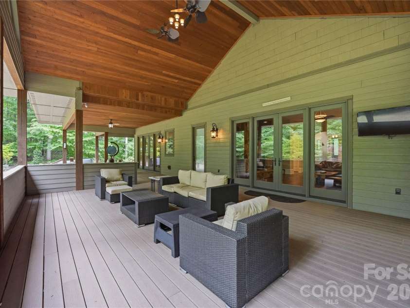 9860 Harvest Lane, Davidson, NC 28036.  MLS# CAR4386863, YatesRealty ID 31840. 