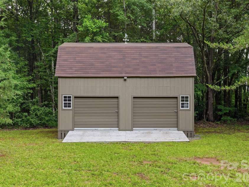 9860 Harvest Lane, Davidson, NC 28036.  MLS# CAR4386863, YatesRealty ID 31840. 