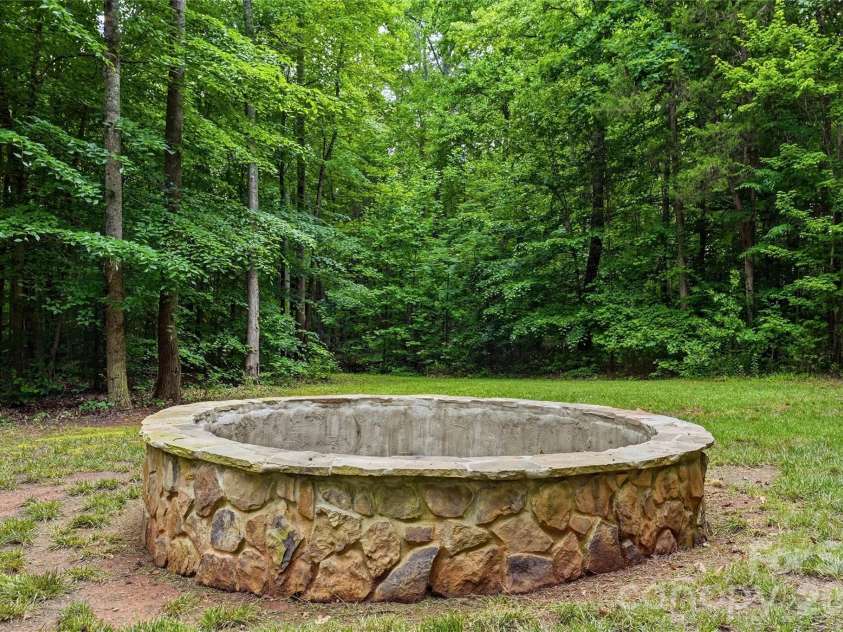 9860 Harvest Lane, Davidson, NC 28036.  MLS# CAR4386863, YatesRealty ID 31840. 